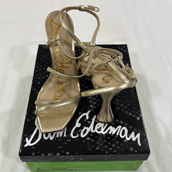 HEELS - NEVER WORN - Picture 1 of 2